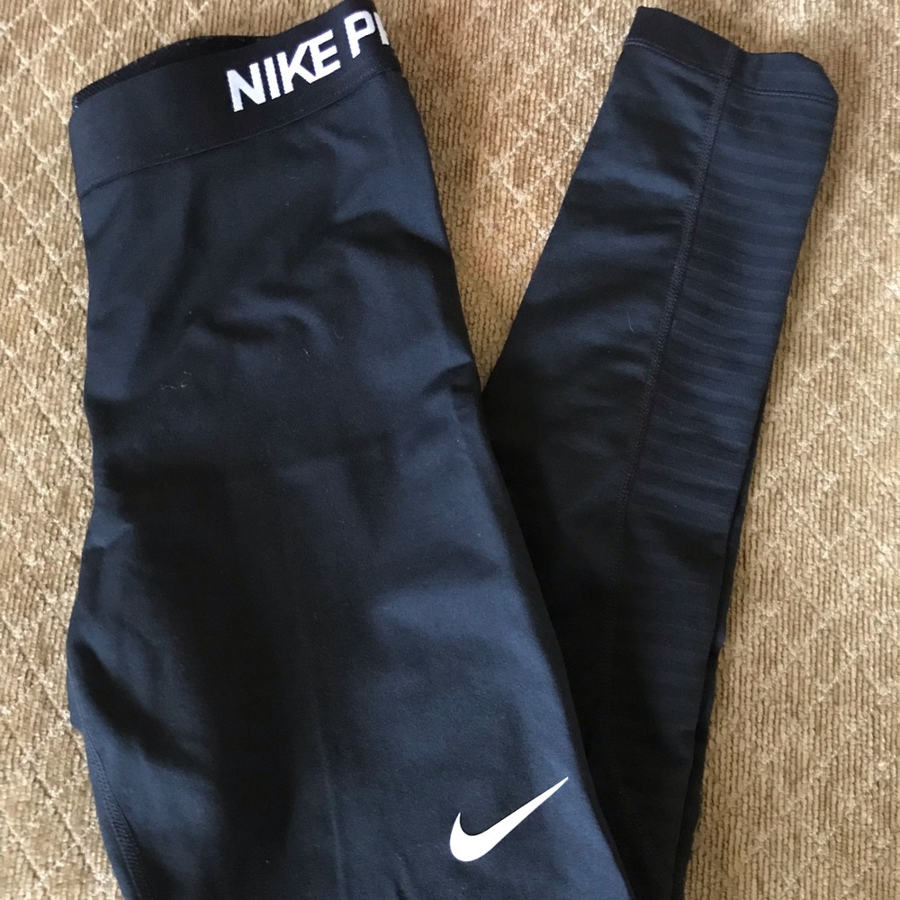 Black Nike leggings